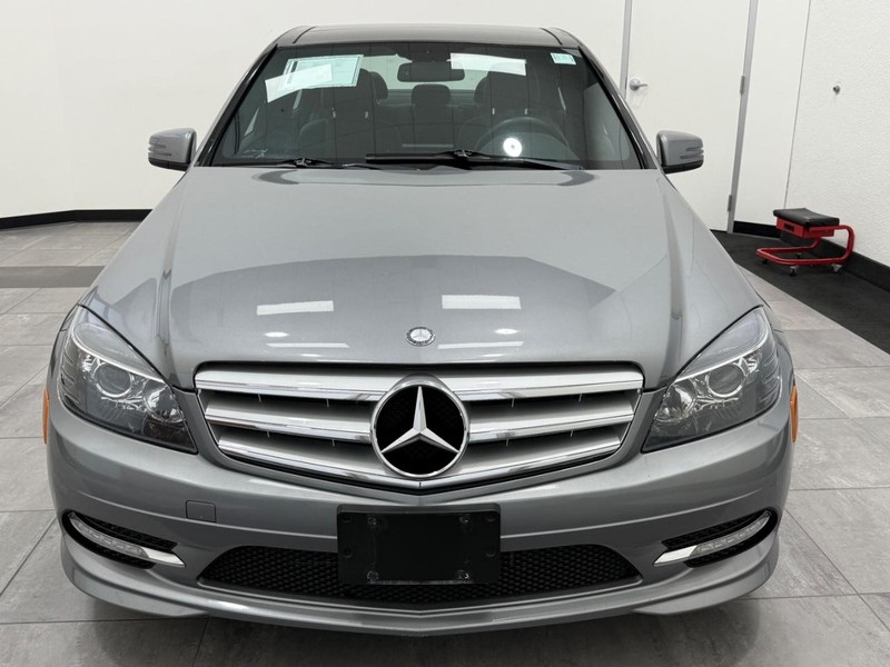 Mercedes-Benz C-Class Vehicle Image 7