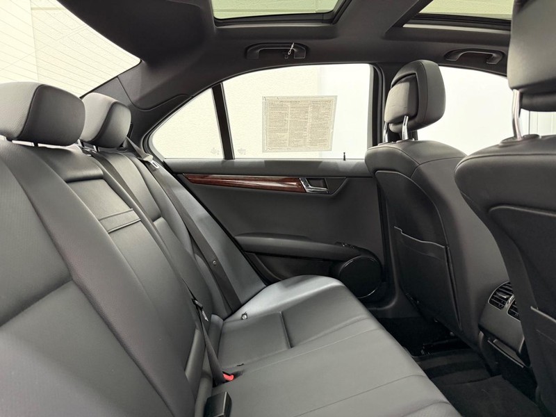 Mercedes-Benz C-Class Vehicle Image 8