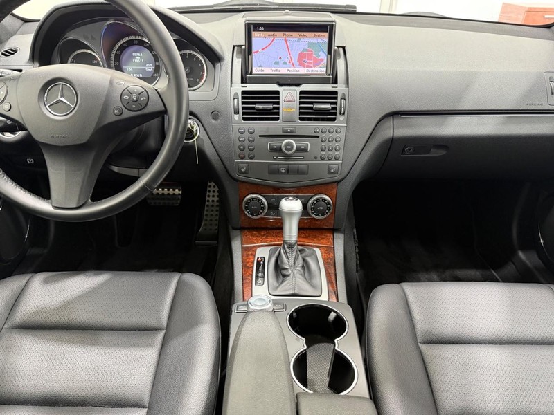 Mercedes-Benz C-Class Vehicle Image 9