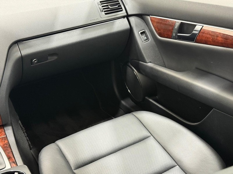 Mercedes-Benz C-Class Vehicle Image 13
