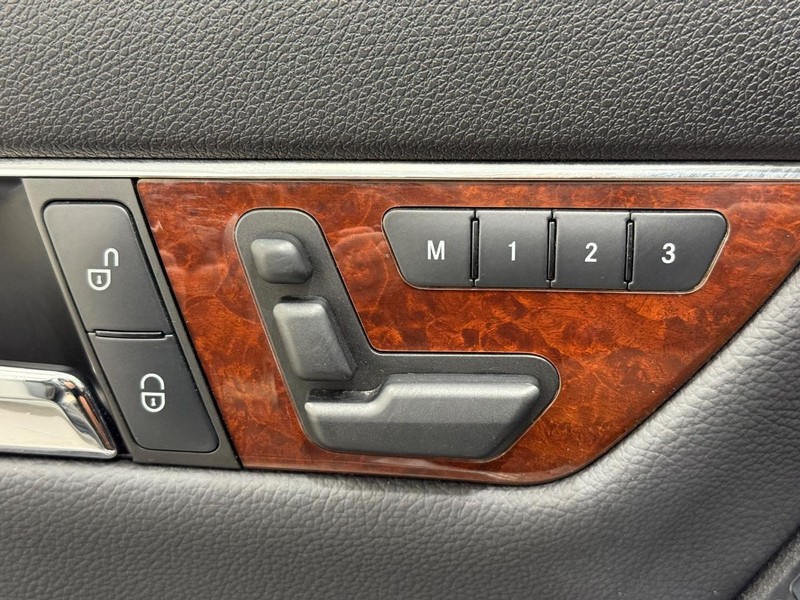 Mercedes-Benz C-Class Vehicle Image 14