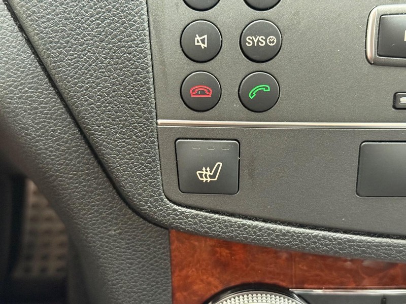 Mercedes-Benz C-Class Vehicle Image 18