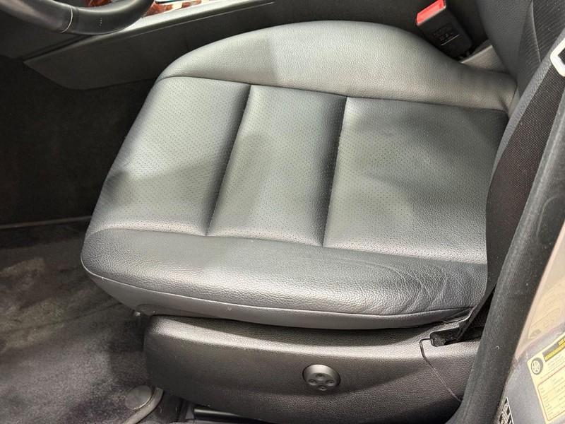 Mercedes-Benz C-Class Vehicle Image 20