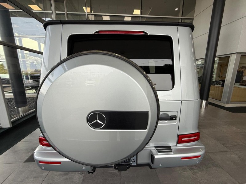 Mercedes-Benz G-Class Vehicle Image 3