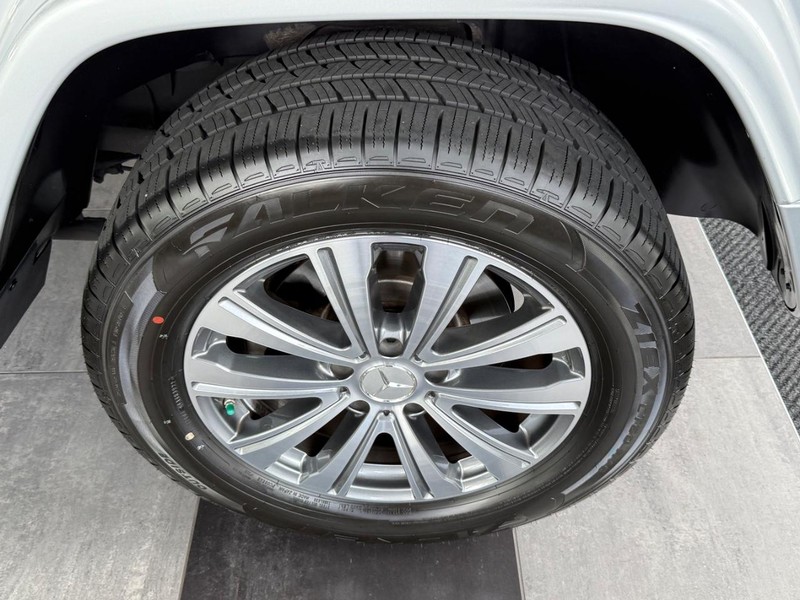 Mercedes-Benz G-Class Vehicle Image 5