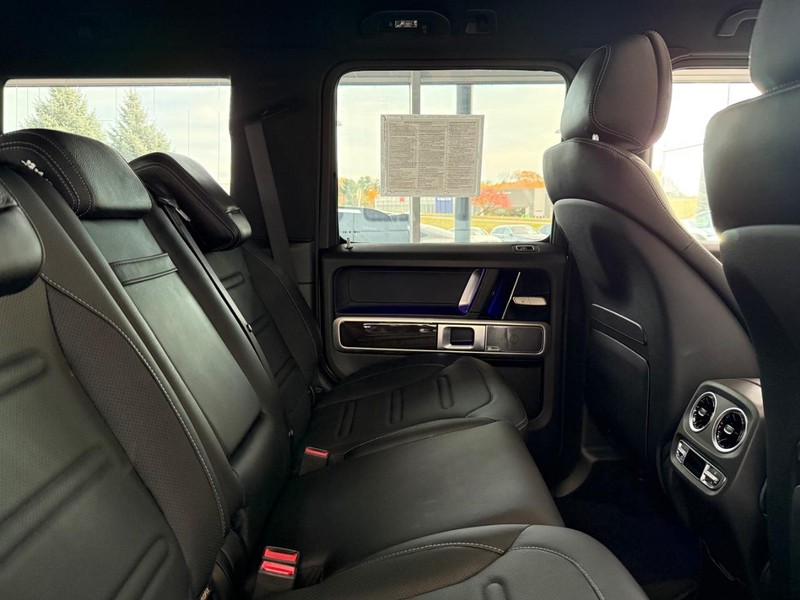 Mercedes-Benz G-Class Vehicle Image 8