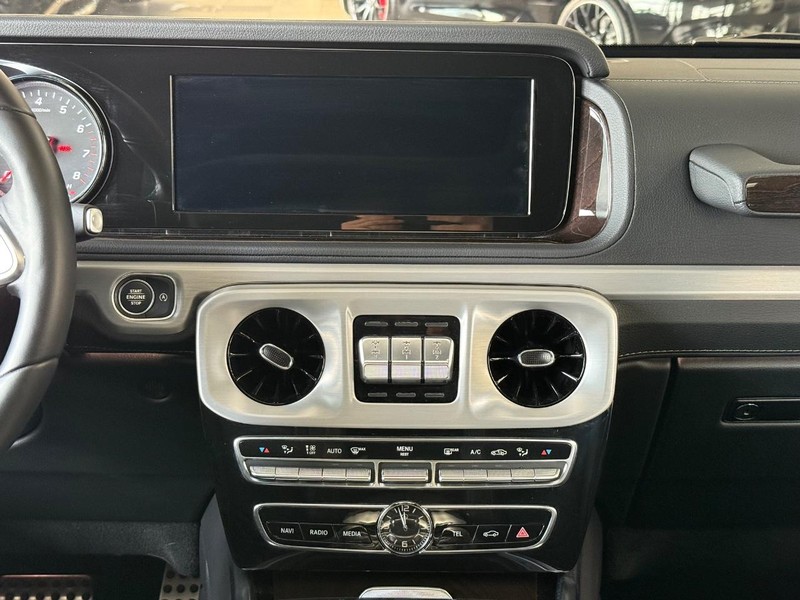 Mercedes-Benz G-Class Vehicle Image 10