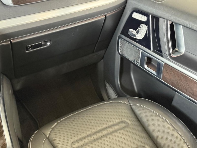 Mercedes-Benz G-Class Vehicle Image 12