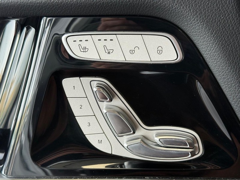 Mercedes-Benz G-Class Vehicle Image 13