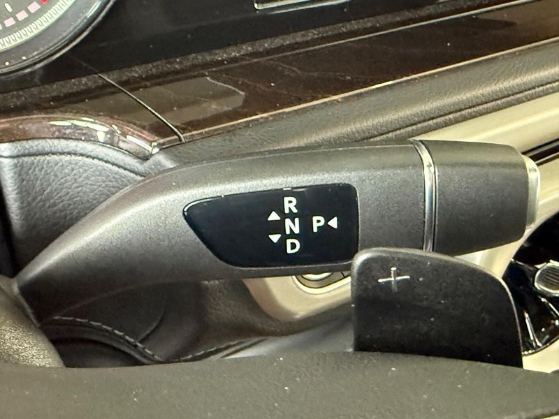 Mercedes-Benz G-Class Vehicle Image 16