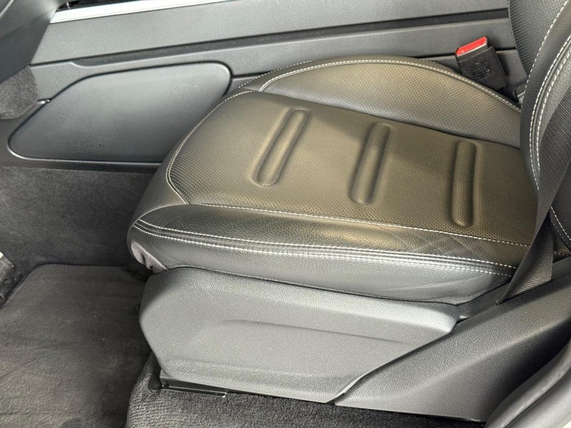 Mercedes-Benz G-Class Vehicle Image 18