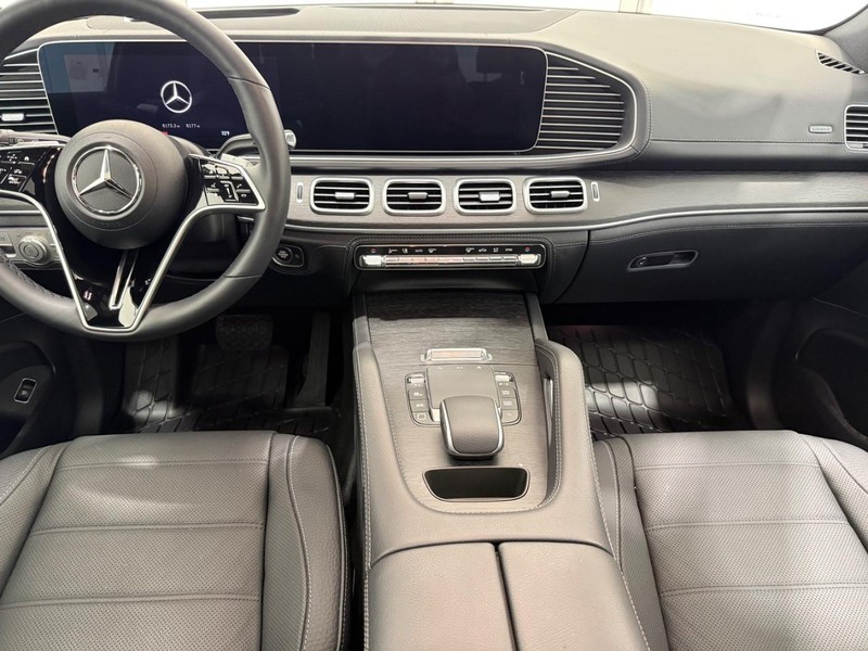 Mercedes-Benz GLE Vehicle Image 5