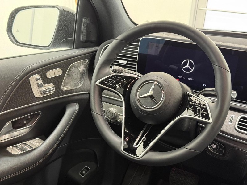 Mercedes-Benz GLE Vehicle Image 7