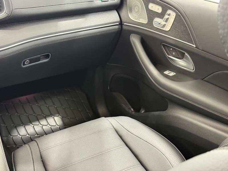 Mercedes-Benz GLE Vehicle Image 8