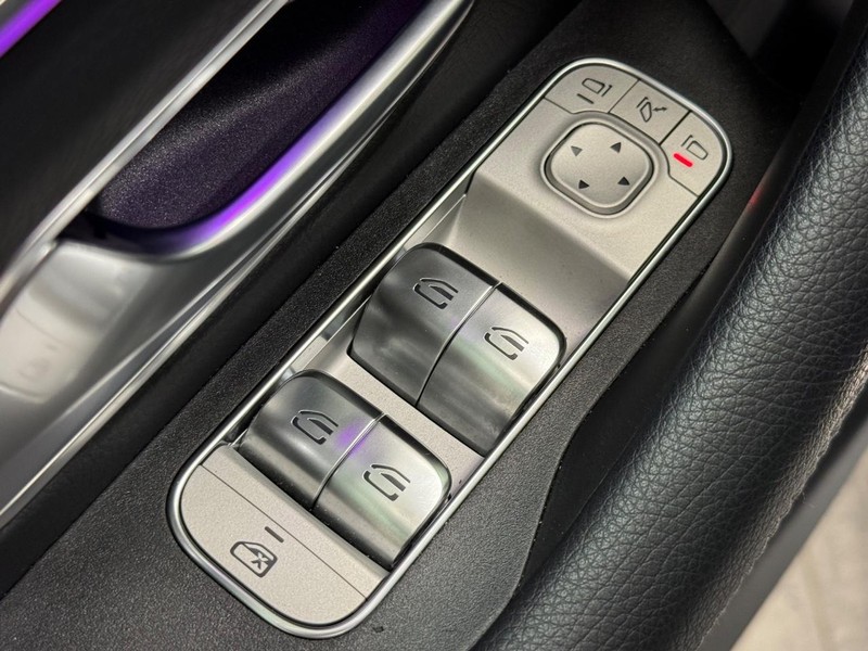 Mercedes-Benz GLE Vehicle Image 15