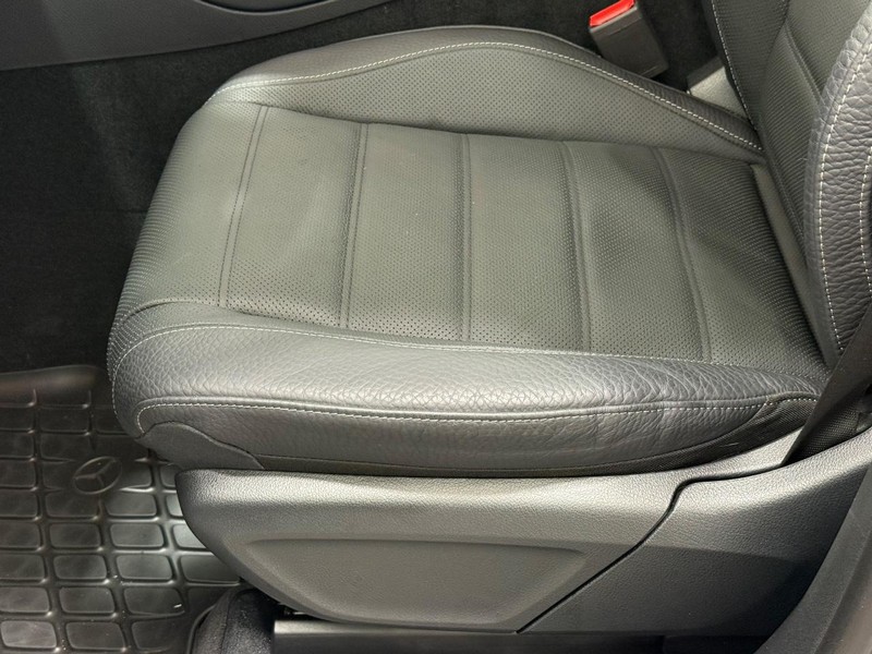 Mercedes-Benz GLE Vehicle Image 16