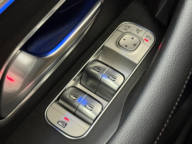 Mercedes-Benz GLE Vehicle Image 16