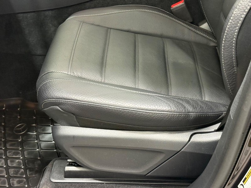 Mercedes-Benz GLE Vehicle Image 17