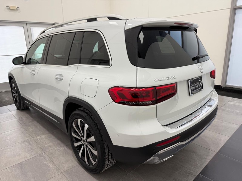 Mercedes-Benz GLB Vehicle Image 4