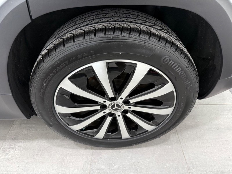 Mercedes-Benz GLB Vehicle Image 5