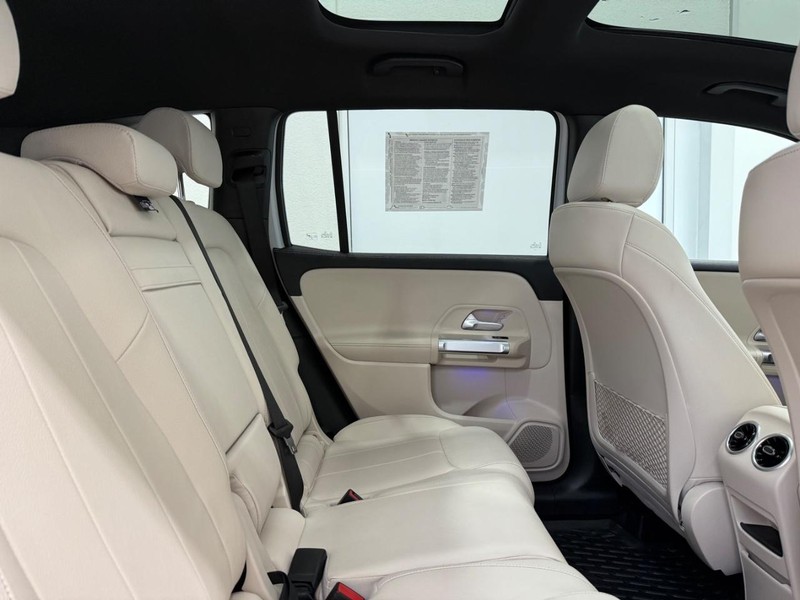 Mercedes-Benz GLB Vehicle Image 8