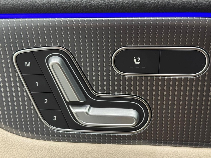 Mercedes-Benz GLB Vehicle Image 13