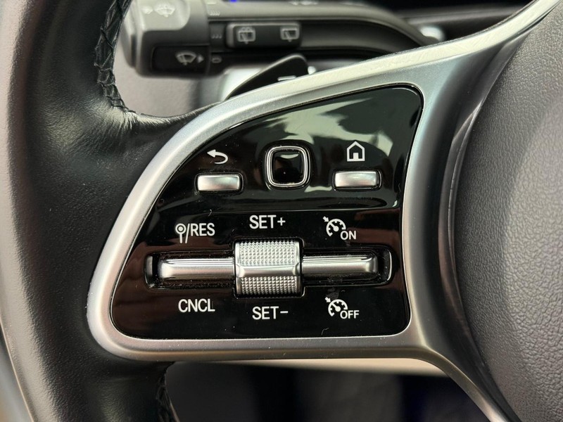 Mercedes-Benz GLB Vehicle Image 14