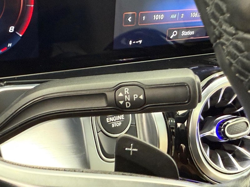 Mercedes-Benz GLB Vehicle Image 16