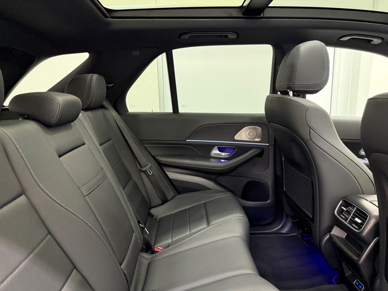 Mercedes-Benz GLE Vehicle Image 8