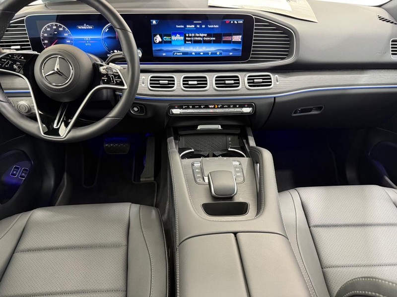 Mercedes-Benz GLE Vehicle Image 9
