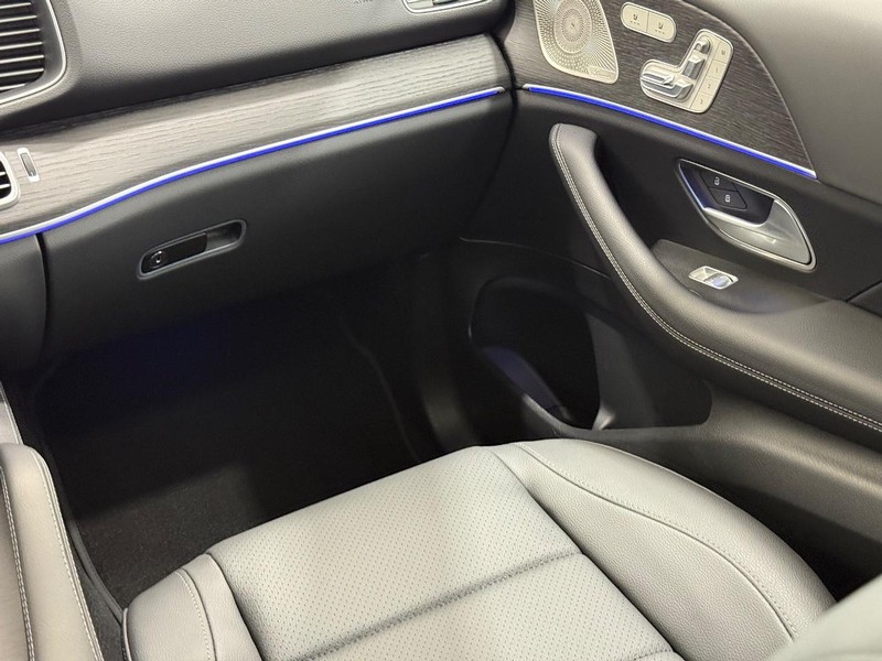 Mercedes-Benz GLE Vehicle Image 12