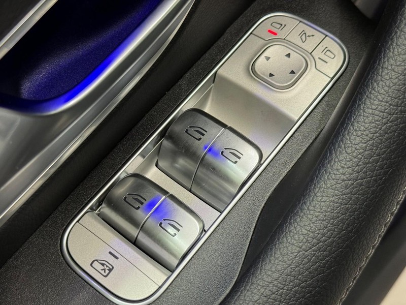 Mercedes-Benz GLE Vehicle Image 18