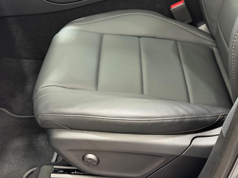 Mercedes-Benz GLE Vehicle Image 19