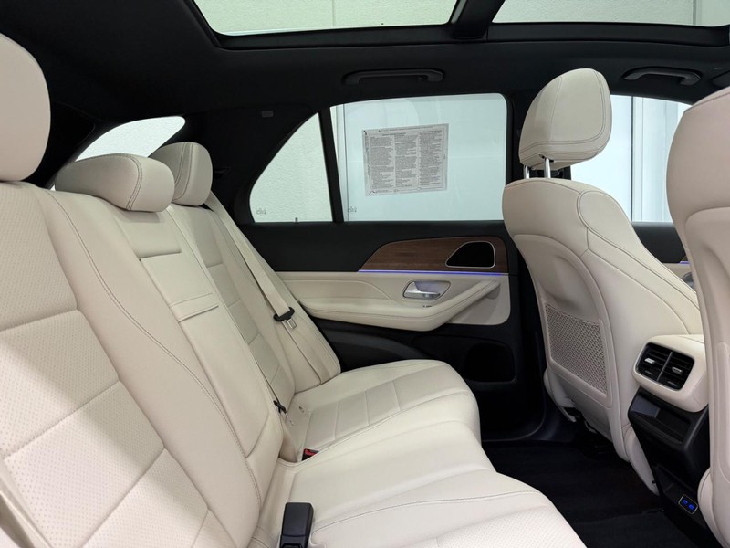 Mercedes-Benz GLE Vehicle Image 8
