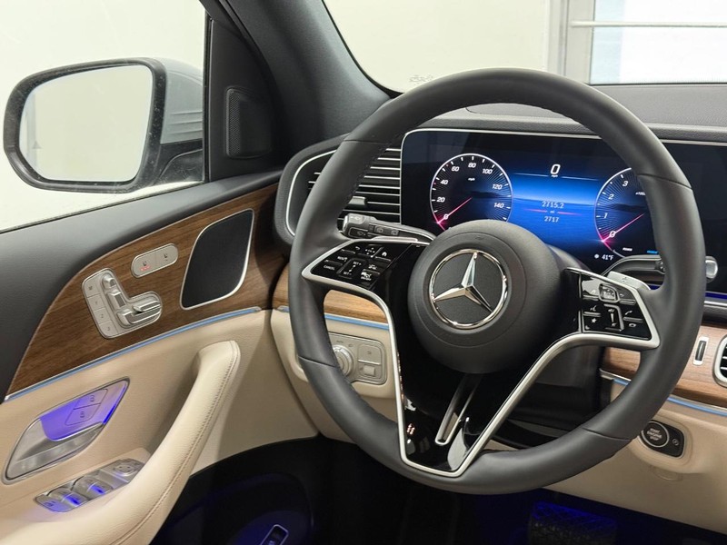 Mercedes-Benz GLE Vehicle Image 11