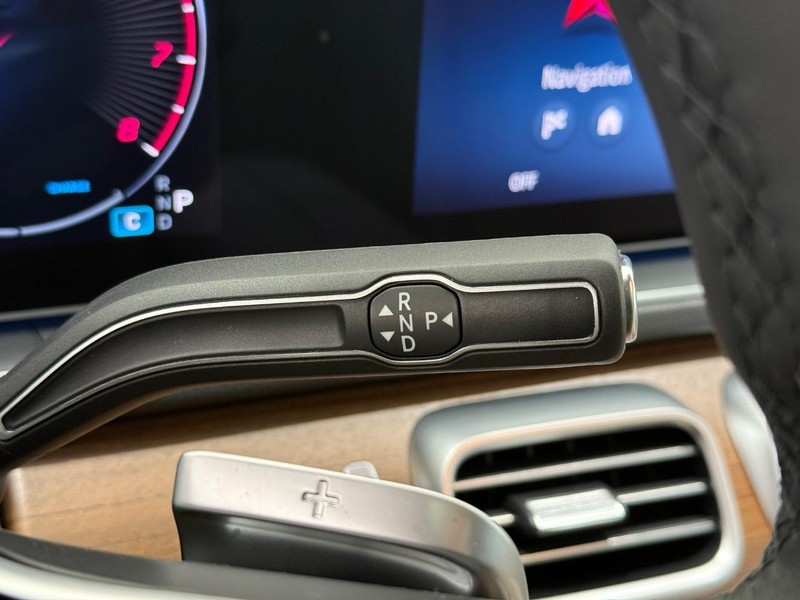 Mercedes-Benz GLE Vehicle Image 16