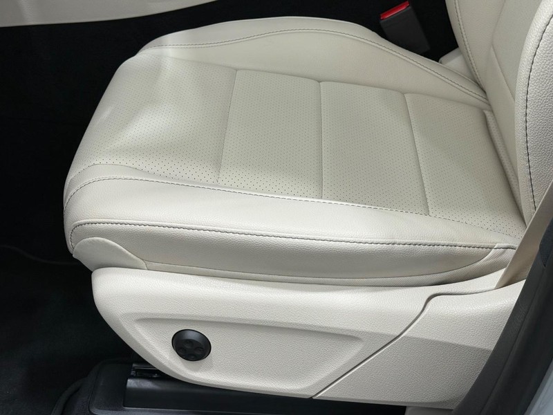 Mercedes-Benz GLE Vehicle Image 19