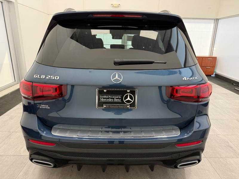 Mercedes-Benz GLB Vehicle Image 3