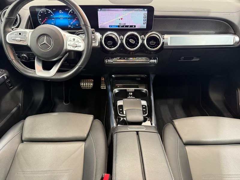 Mercedes-Benz GLB Vehicle Image 9