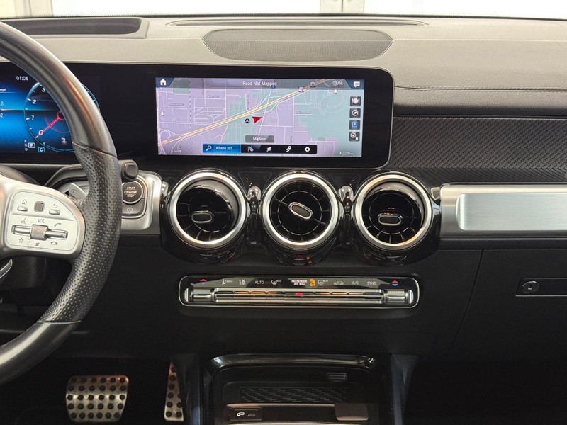 Mercedes-Benz GLB Vehicle Image 10