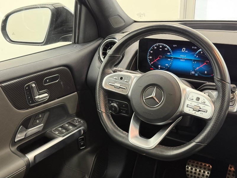 Mercedes-Benz GLB Vehicle Image 11