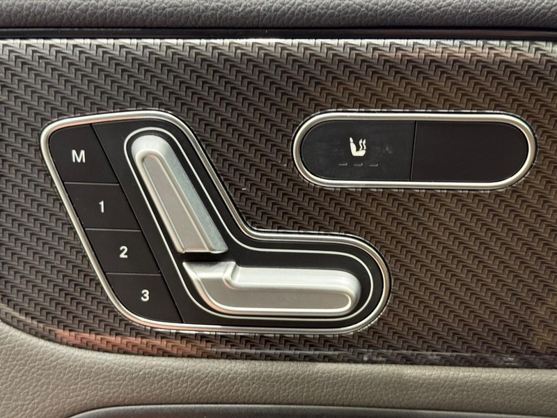 Mercedes-Benz GLB Vehicle Image 13