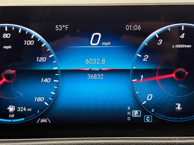 Mercedes-Benz GLB Vehicle Image 17