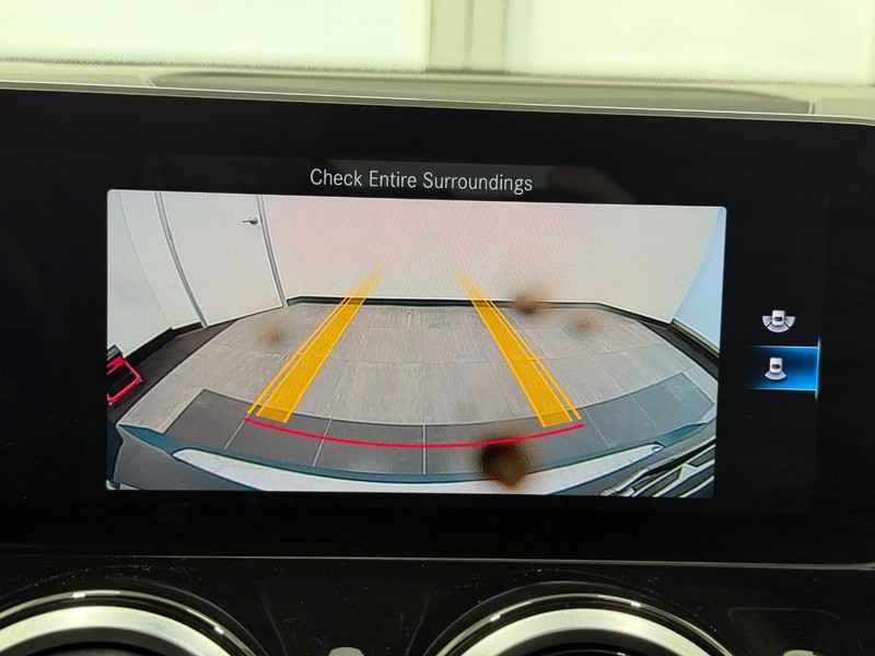 Mercedes-Benz GLB Vehicle Image 18