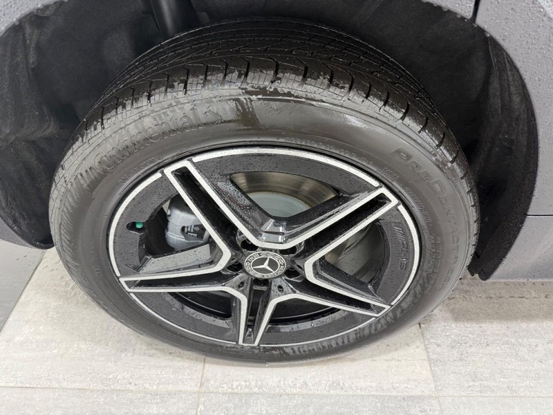 Mercedes-Benz GLB Vehicle Image 3