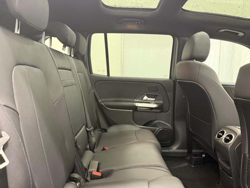 Mercedes-Benz GLB Vehicle Image 5