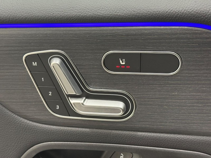 Mercedes-Benz GLB Vehicle Image 10