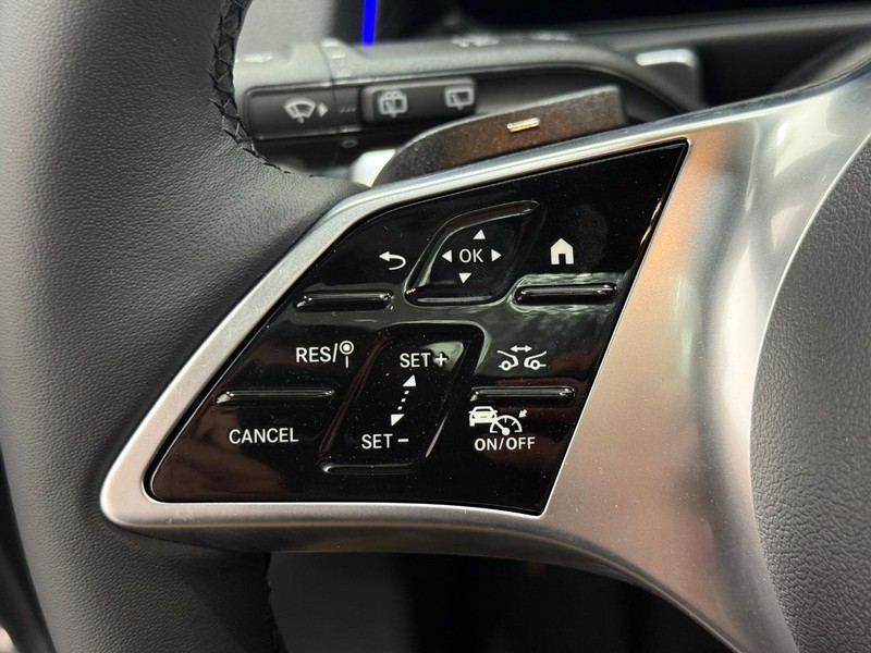 Mercedes-Benz GLB Vehicle Image 11