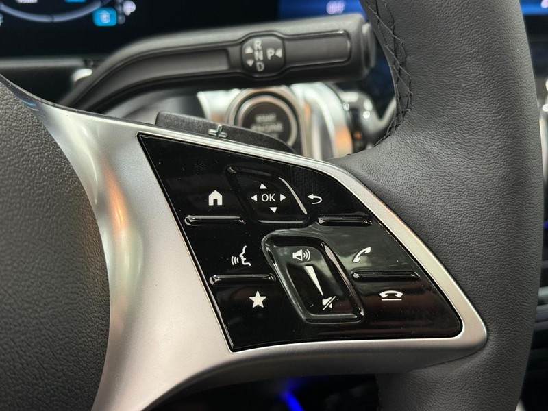 Mercedes-Benz GLB Vehicle Image 12