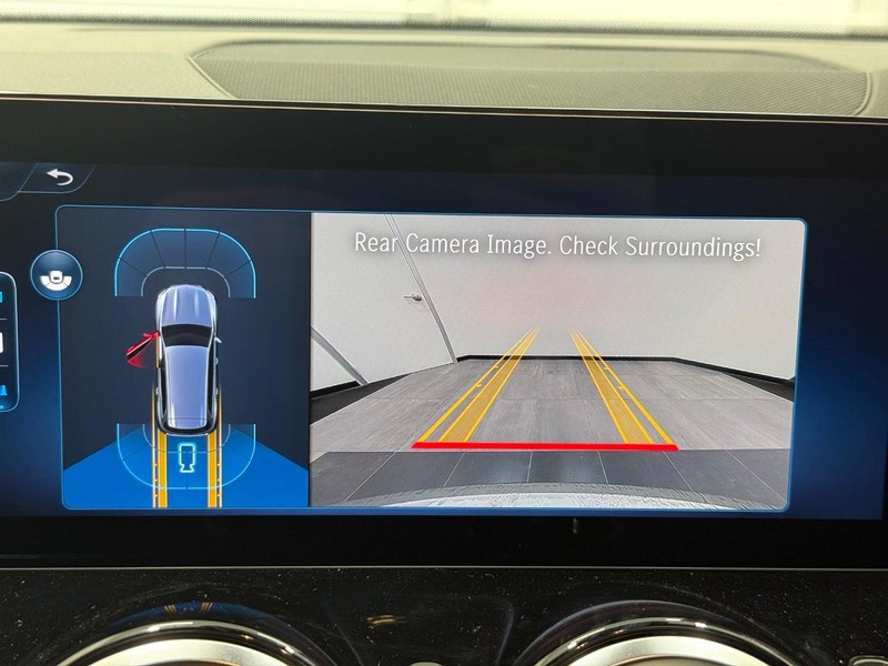 Mercedes-Benz GLB Vehicle Image 13